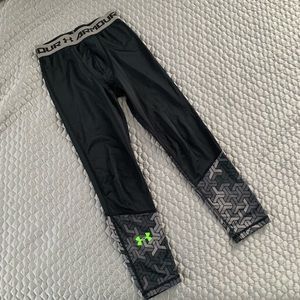 Under Armour base layer pants boys medium